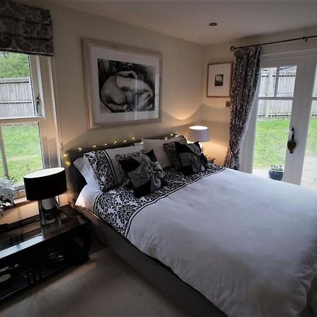 Loch Lomond Unique Selfcontained Bed+Bathroom 亚历山德里亚 外观 照片
