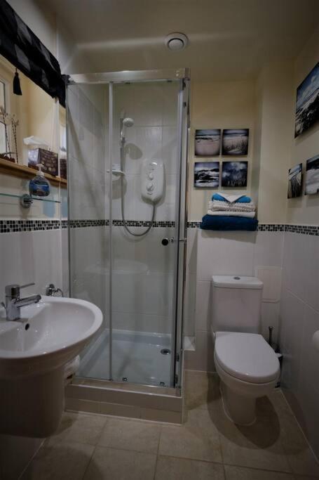 Loch Lomond Unique Selfcontained Bed+Bathroom 亚历山德里亚 外观 照片