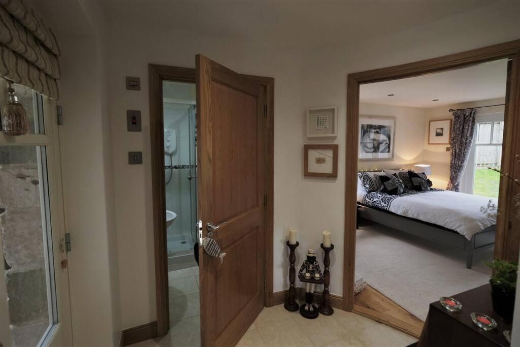 Loch Lomond Unique Selfcontained Bed+Bathroom 亚历山德里亚 外观 照片