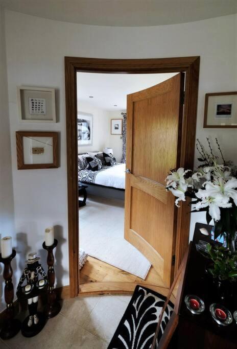 Loch Lomond Unique Selfcontained Bed+Bathroom 亚历山德里亚 外观 照片